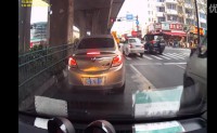 视频: （完整版）杭州斗气车引发的群殴